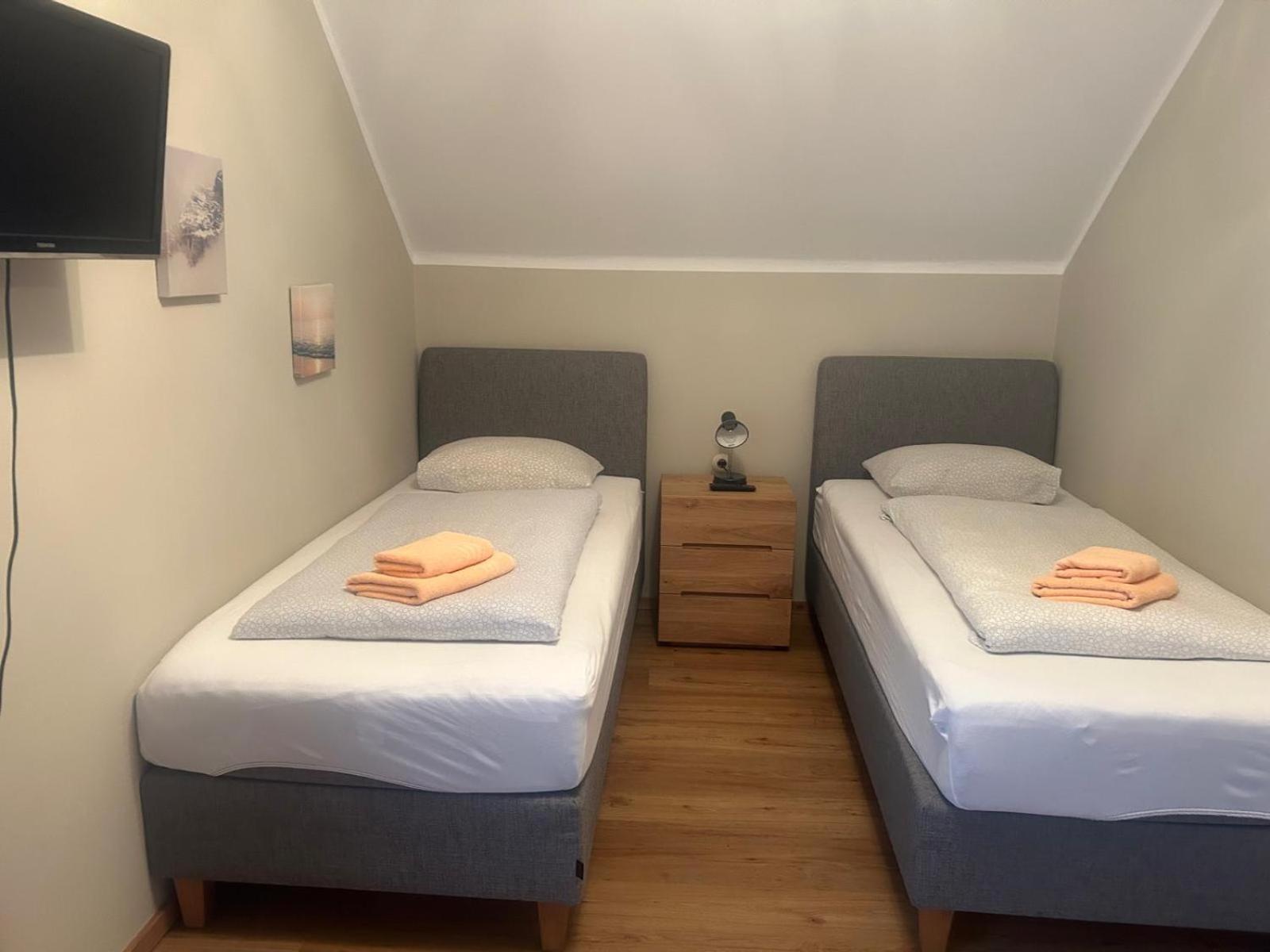 Gasthof Mit Seeterasse & Appartements Zur Landeroith Weyregg am Attersee Dış mekan fotoğraf