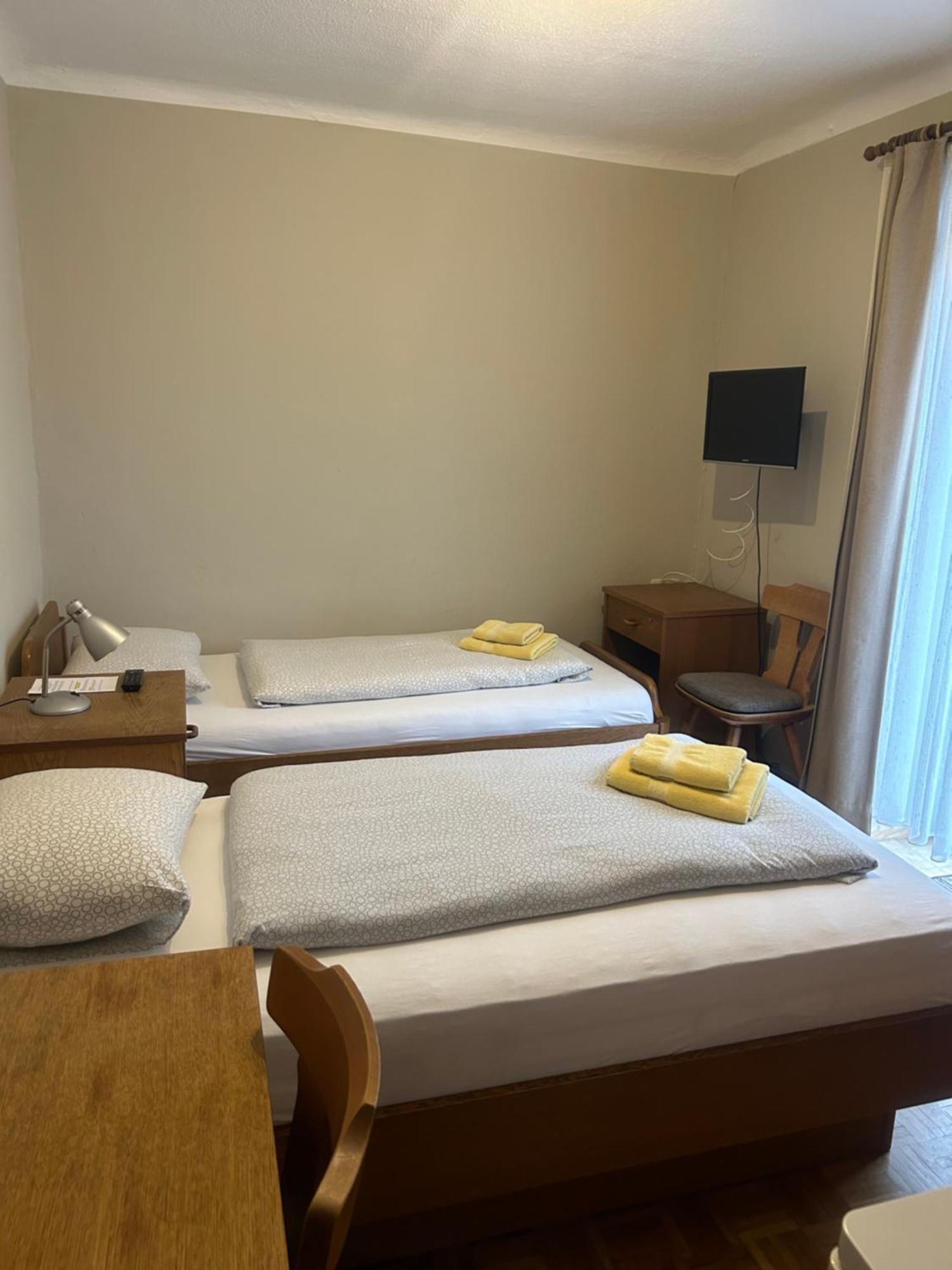 Gasthof Mit Seeterasse & Appartements Zur Landeroith Weyregg am Attersee Dış mekan fotoğraf