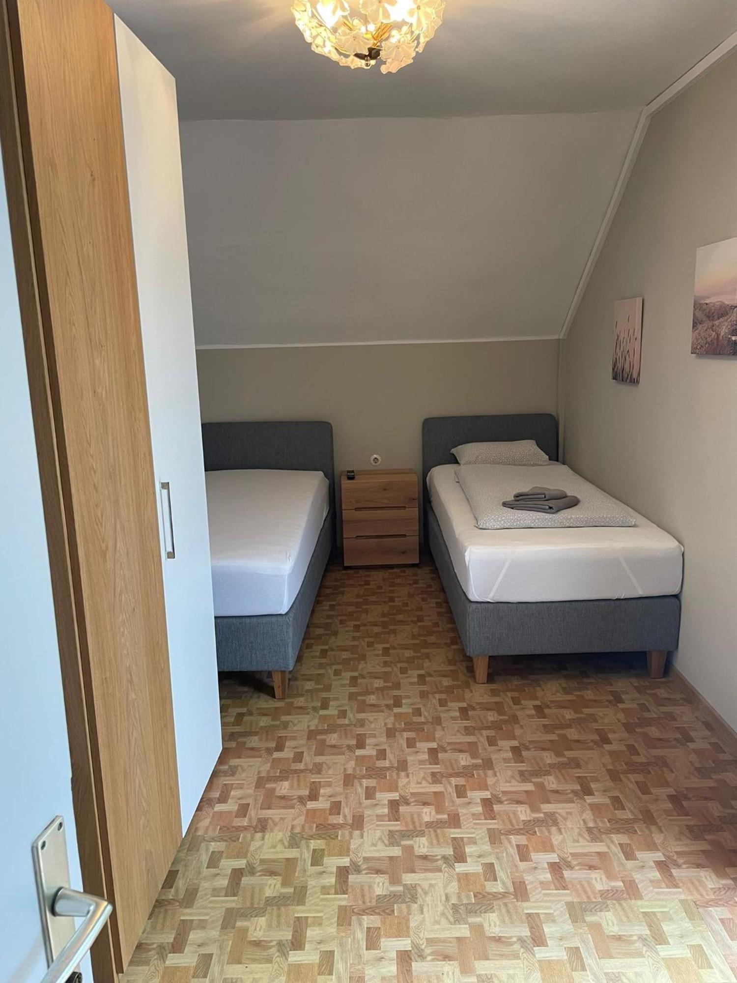 Gasthof Mit Seeterasse & Appartements Zur Landeroith Weyregg am Attersee Dış mekan fotoğraf