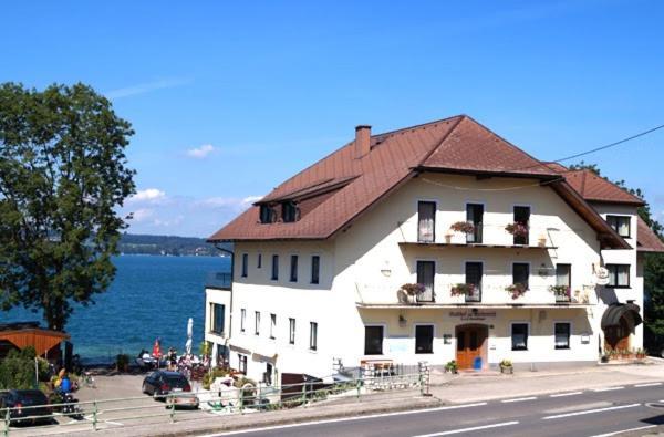 Gasthof Mit Seeterasse & Appartements Zur Landeroith Weyregg am Attersee Dış mekan fotoğraf