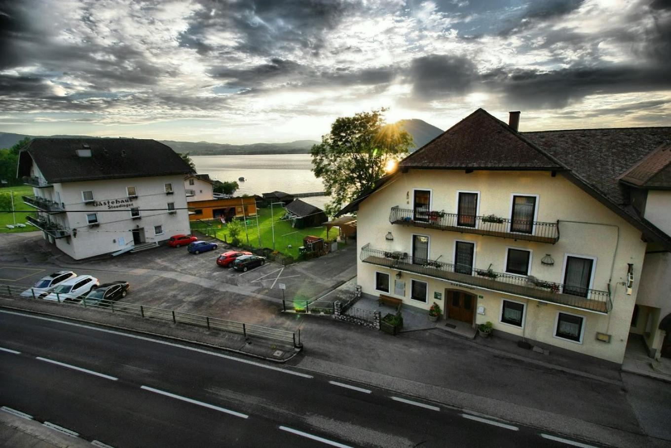 Gasthof Mit Seeterasse & Appartements Zur Landeroith Weyregg am Attersee Dış mekan fotoğraf