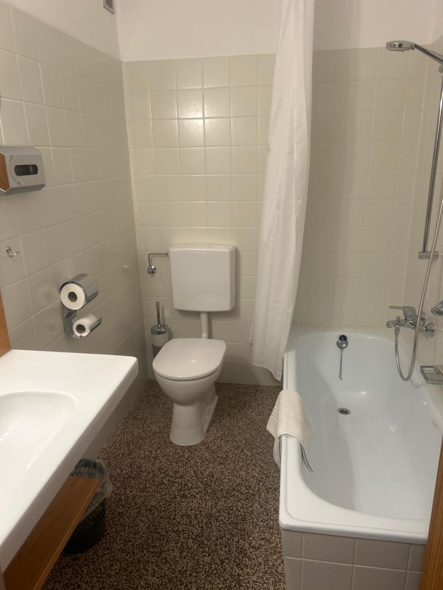 Gasthof Mit Seeterasse & Appartements Zur Landeroith Weyregg am Attersee Dış mekan fotoğraf