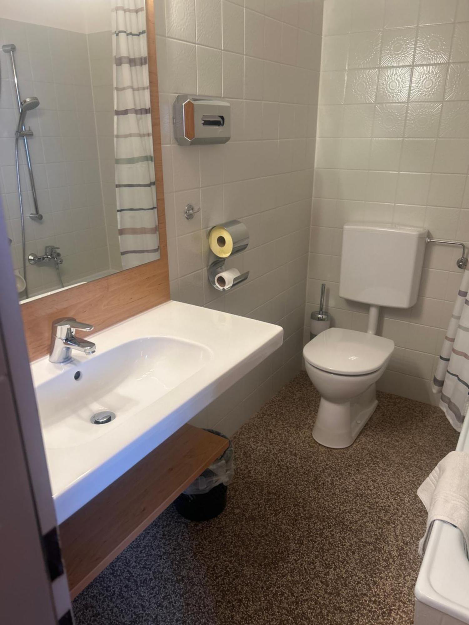 Gasthof Mit Seeterasse & Appartements Zur Landeroith Weyregg am Attersee Dış mekan fotoğraf
